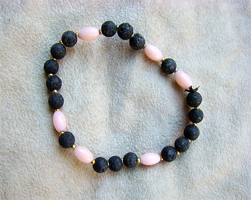 Pulsera de Piedra Volcánica y coral bambú rosa