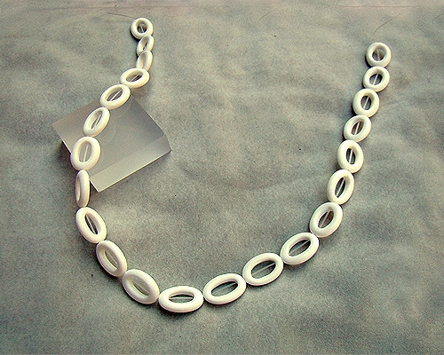 Collar de ágata blanca oval