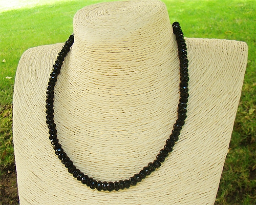 Collar de ónice en rondel facetado