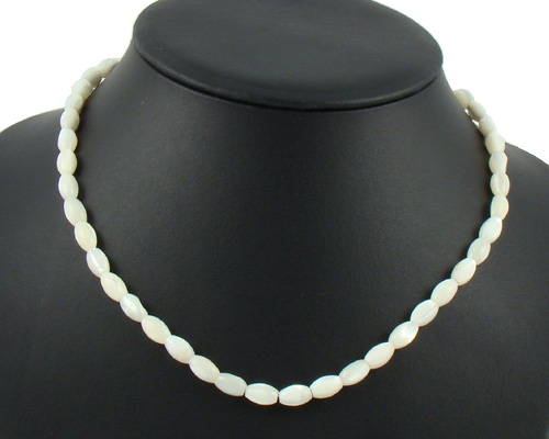 Collar de madreperla oval