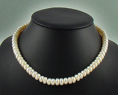 Collar de perla botón blanca