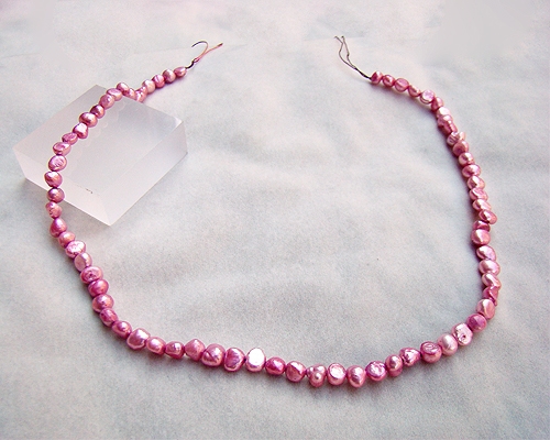 Collar de perlas patatita rosa chicle