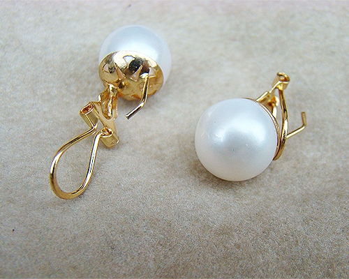 Pendientes de Perla AAAA 11-11,5mm. blanca y cierre omega Oro 750ml.