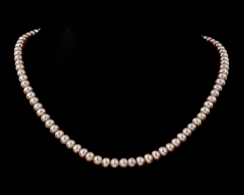 Collar de perlas botón rosas