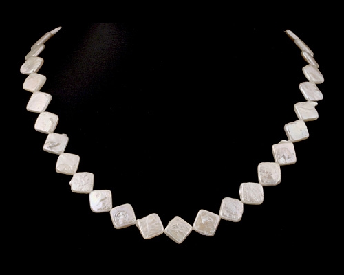 Collar de perla rombo blanca