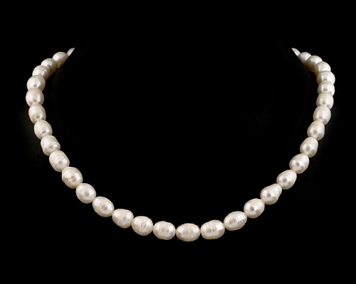 Collar de perla oval blanca