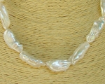 Collar de perla barroca alargada blanca