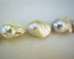 Collar de perla Barroca blanca
