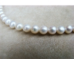 Collar de perla semi esférica blanca