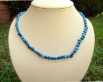 Collar de perlas patatita azul eléctrico