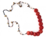 Collar de Perlas cultivadas, Nacar y Coral manzana de 3cm.de diámetro.