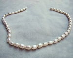 Collar de perla oval blanca