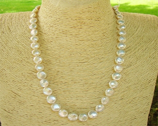 Collar de perla Coin. Blanca