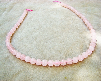 Collar de cuarzo rosa en bolitas de 6mm.