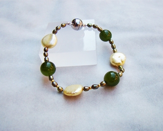 Pulsera de Perlas cultivadas y Cuarzo verde