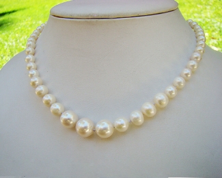 Collar en degradé de Perla y reasita de oro 750ml.