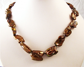 Collar de perlas Biwa chocolate