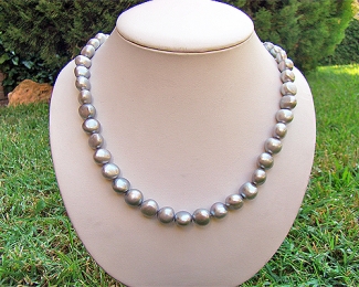 Collar de perlas patata gris plata