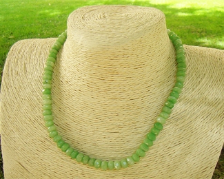 Collar de aventurina verde en Rondel facetado