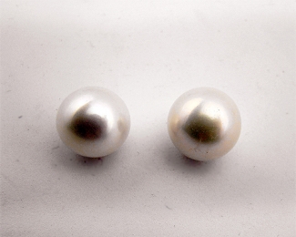 Perla esférica blanca. 13mm.