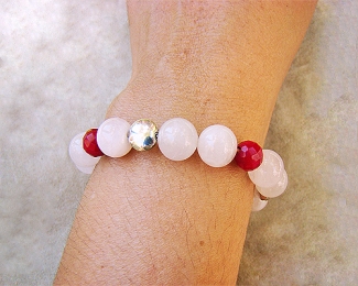 Pulsera de Cuarzo rosa, Coral bambú facetado y Plata